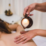 Relaksujący masaż świecą